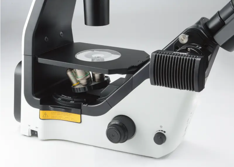 Compact and highly stable body of the Nikon ECLIPSE Ts2 with side-mounted camera port for use inside a culture hood