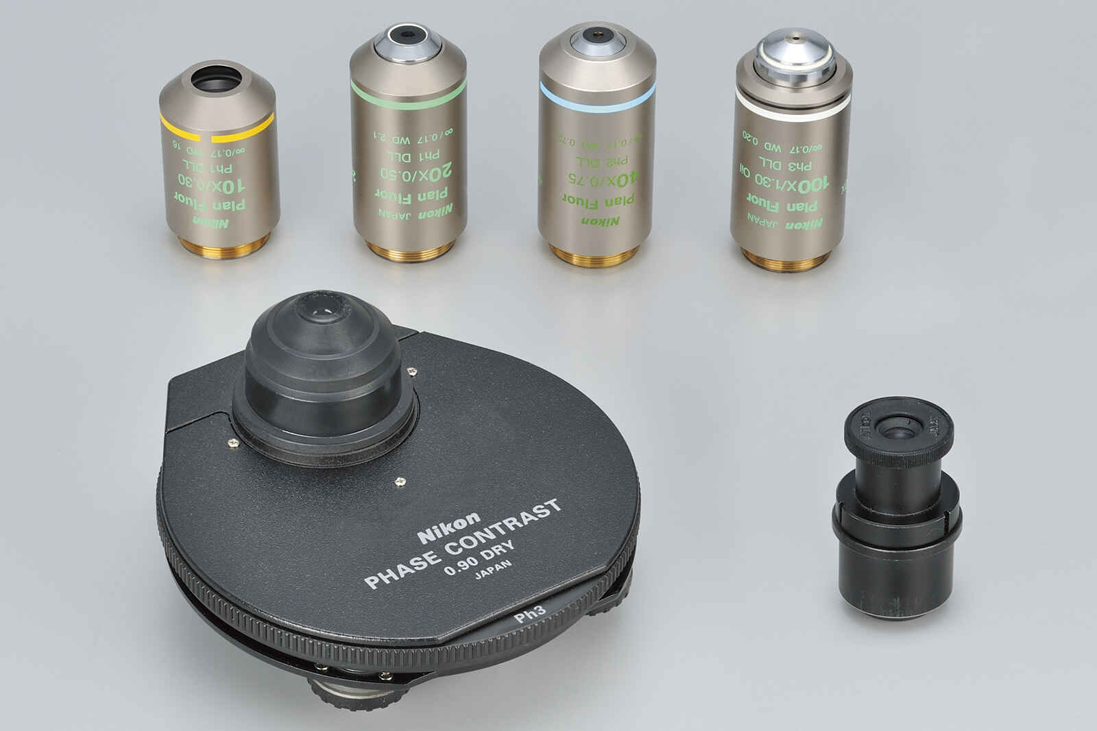 Phase contrast accessories and objective lenses